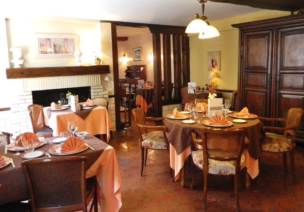 Hotel Restaurant Le Cygne Conches-en-Ouche Luaran gambar