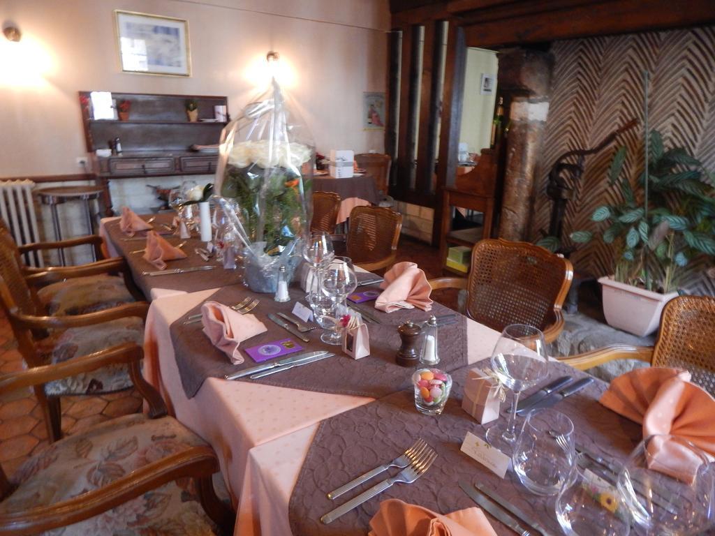 Hotel Restaurant Le Cygne Conches-en-Ouche Luaran gambar