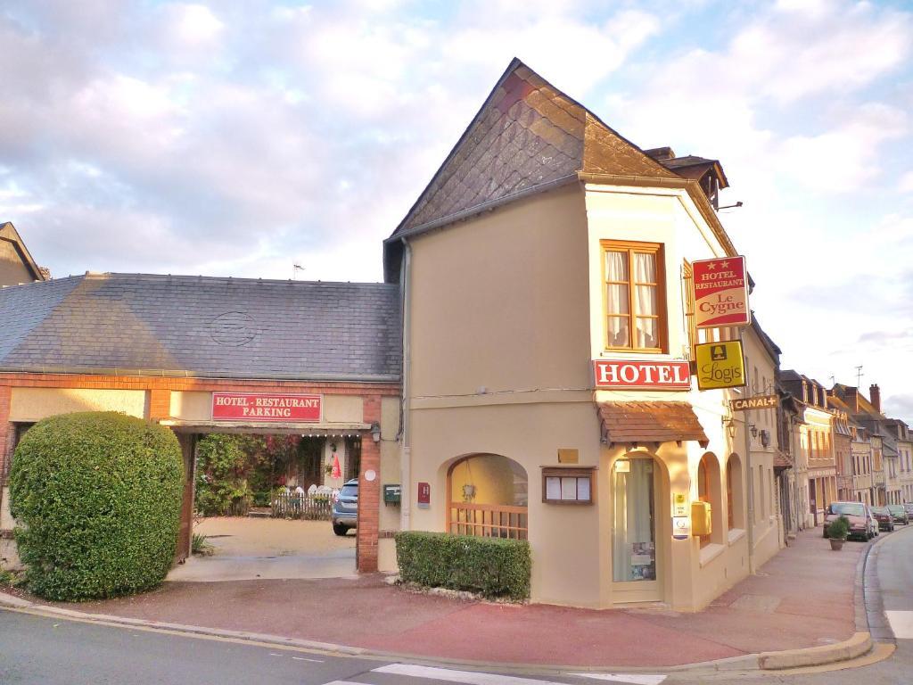 Hotel Restaurant Le Cygne Conches-en-Ouche Luaran gambar