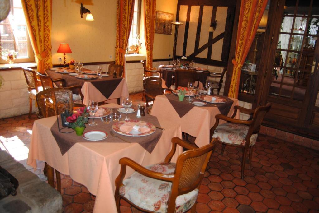Hotel Restaurant Le Cygne Conches-en-Ouche Luaran gambar