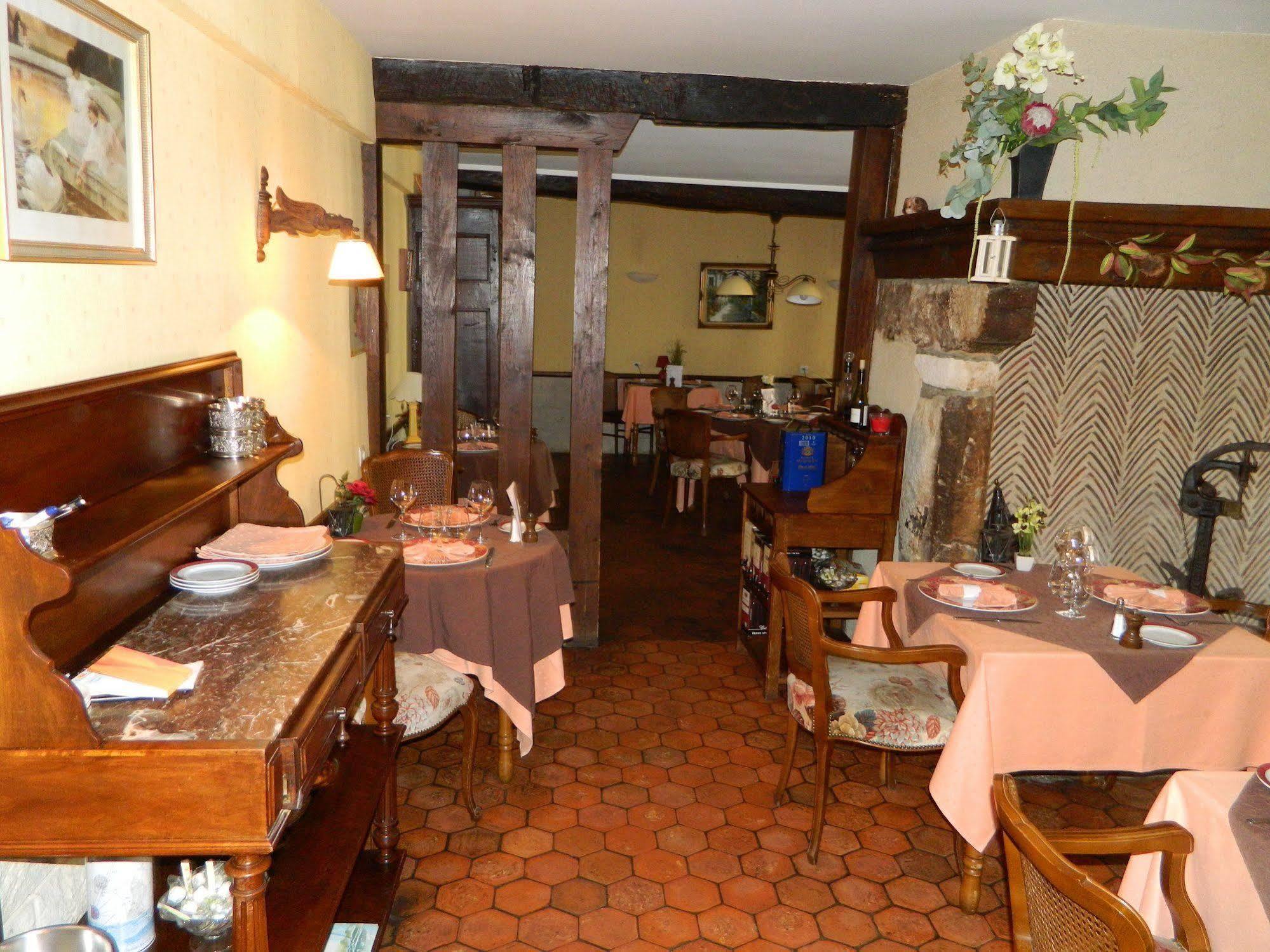 Hotel Restaurant Le Cygne Conches-en-Ouche Luaran gambar